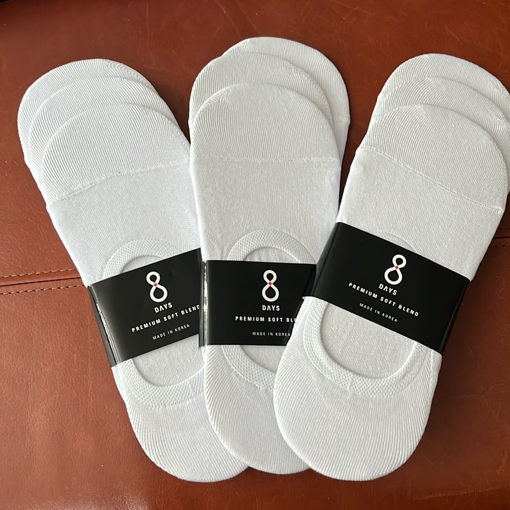 8 days: white no show socks. Men/Women size 7.5 - 11.